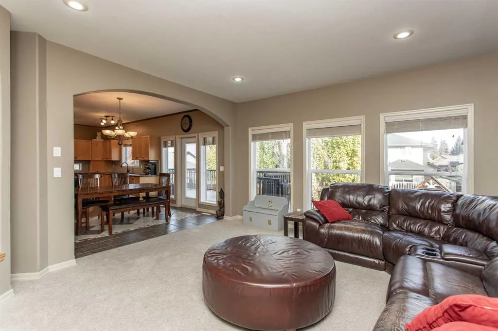 35 Woodrow Close