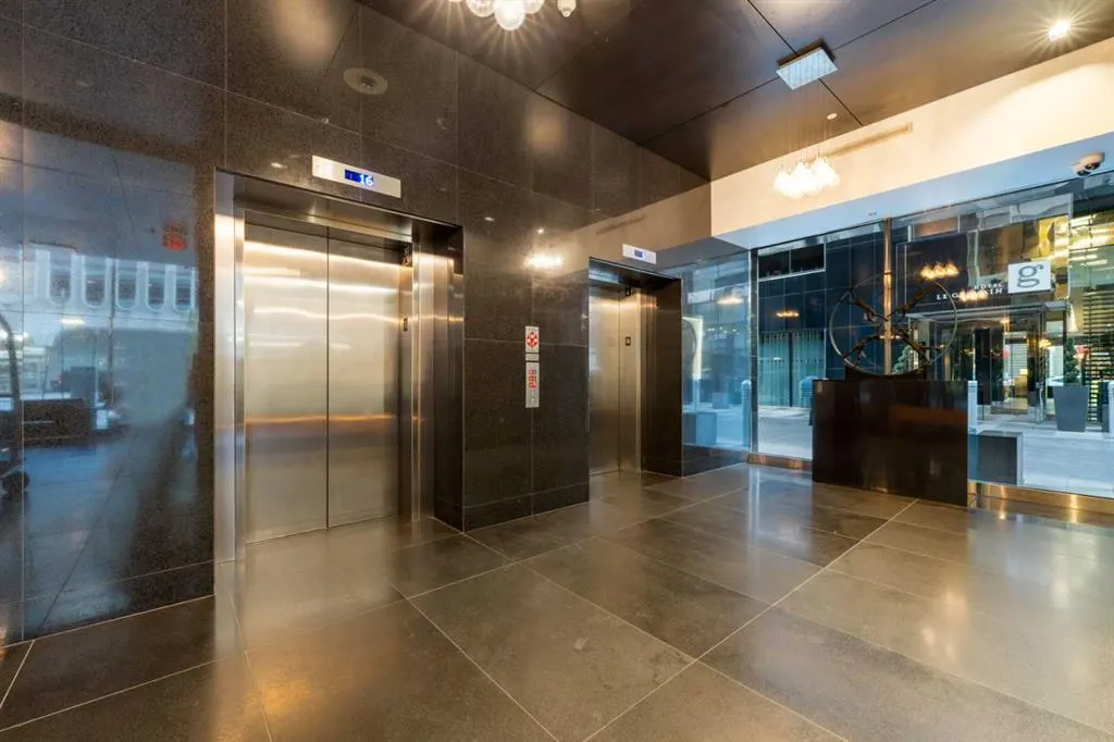 108 9th Avenue SW, #2004