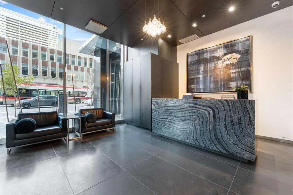 108 9th Avenue SW, #2004