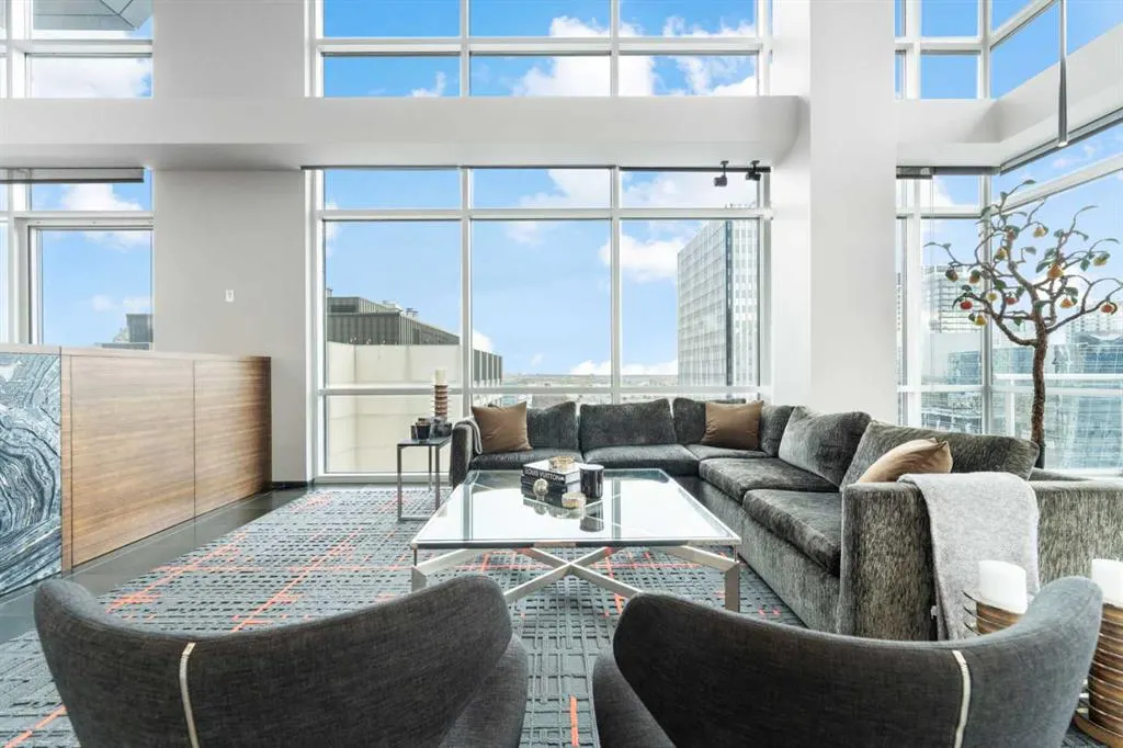 108 9th Avenue SW, #2004
