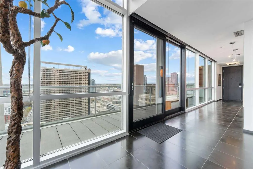 108 9th Avenue SW, #2004