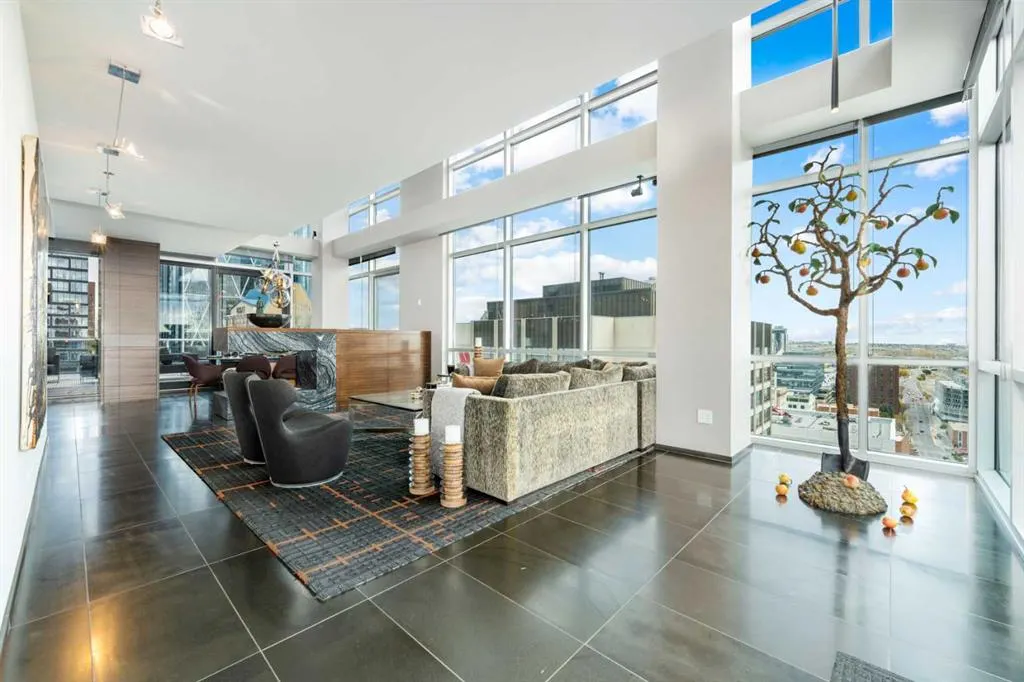 108 9th Avenue SW, #2004