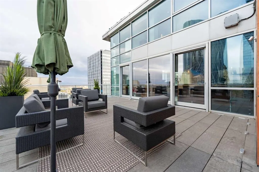 108 9th Avenue SW, #2004