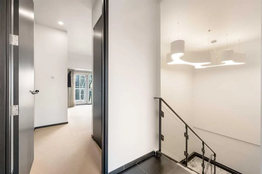 108 9th Avenue SW, #2004