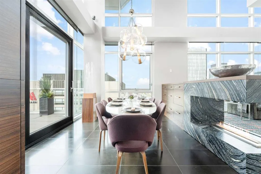 108 9th Avenue SW, #2004