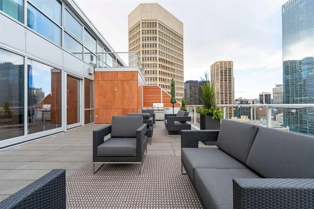 108 9th Avenue SW, #2004