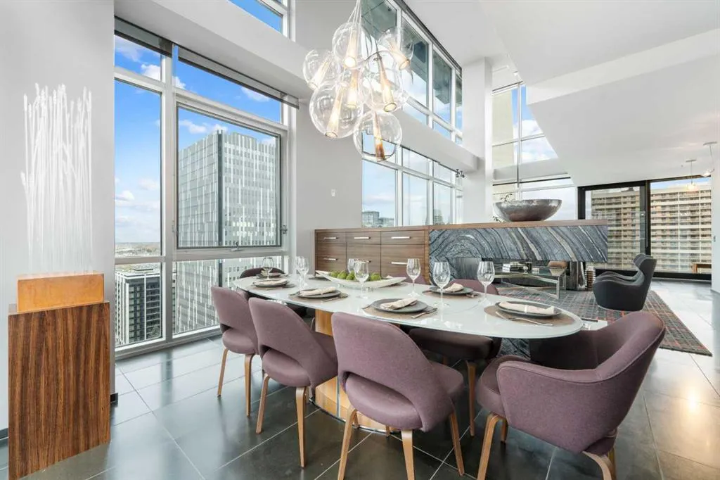 108 9th Avenue SW, #2004