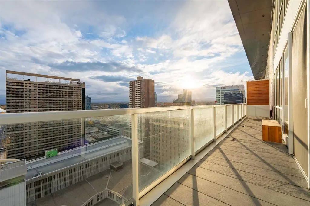 108 9th Avenue SW, #2004