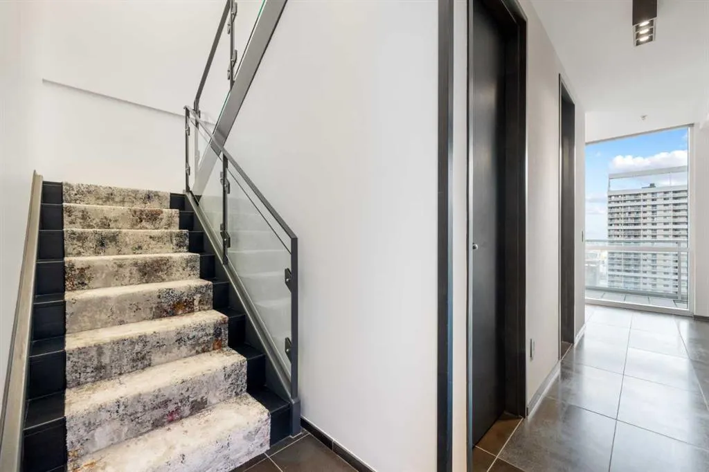 108 9th Avenue SW, #2004