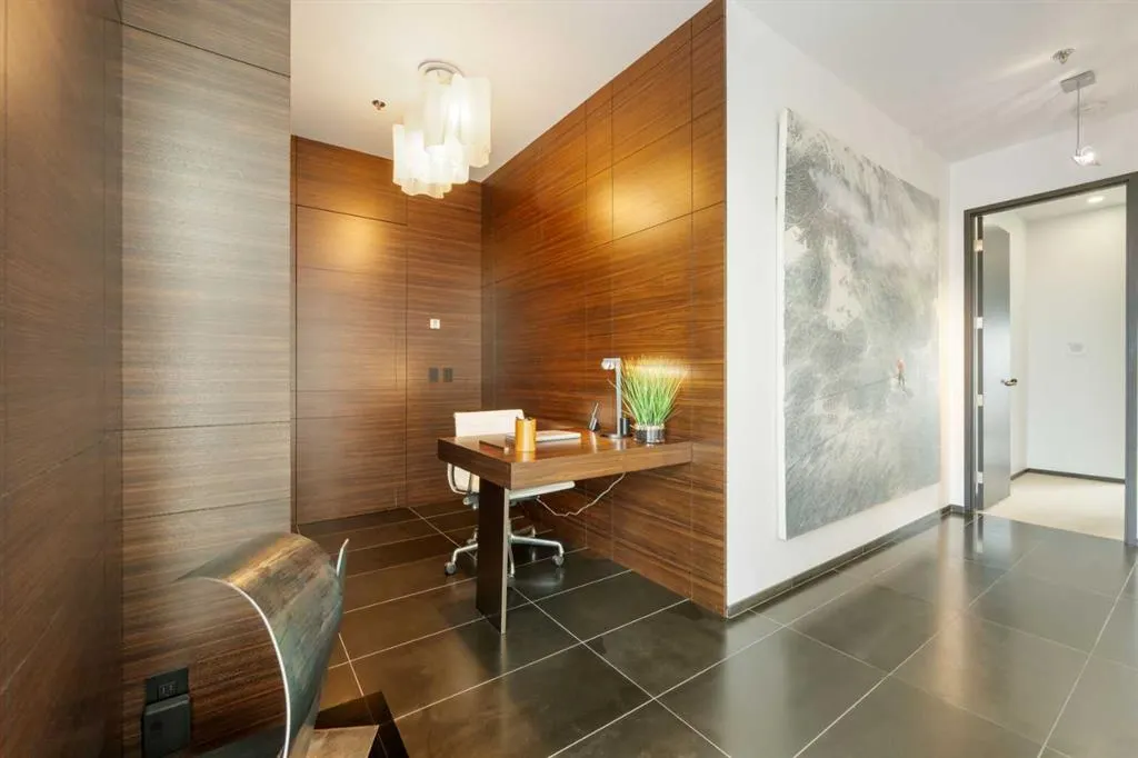 108 9th Avenue SW, #2004