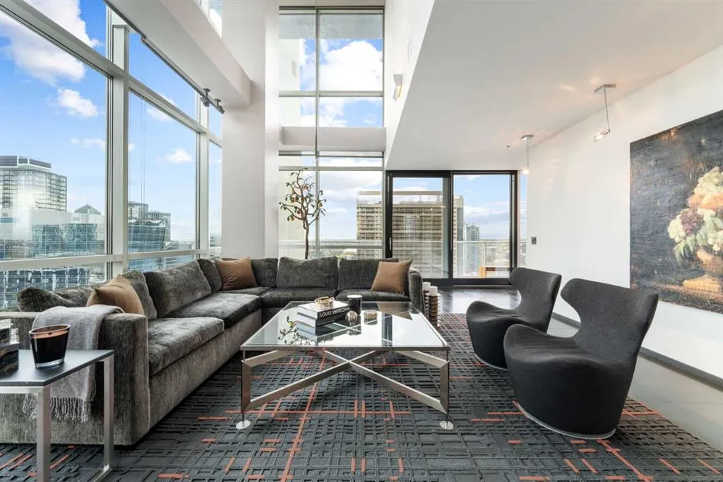 108 9th Avenue SW, #2004