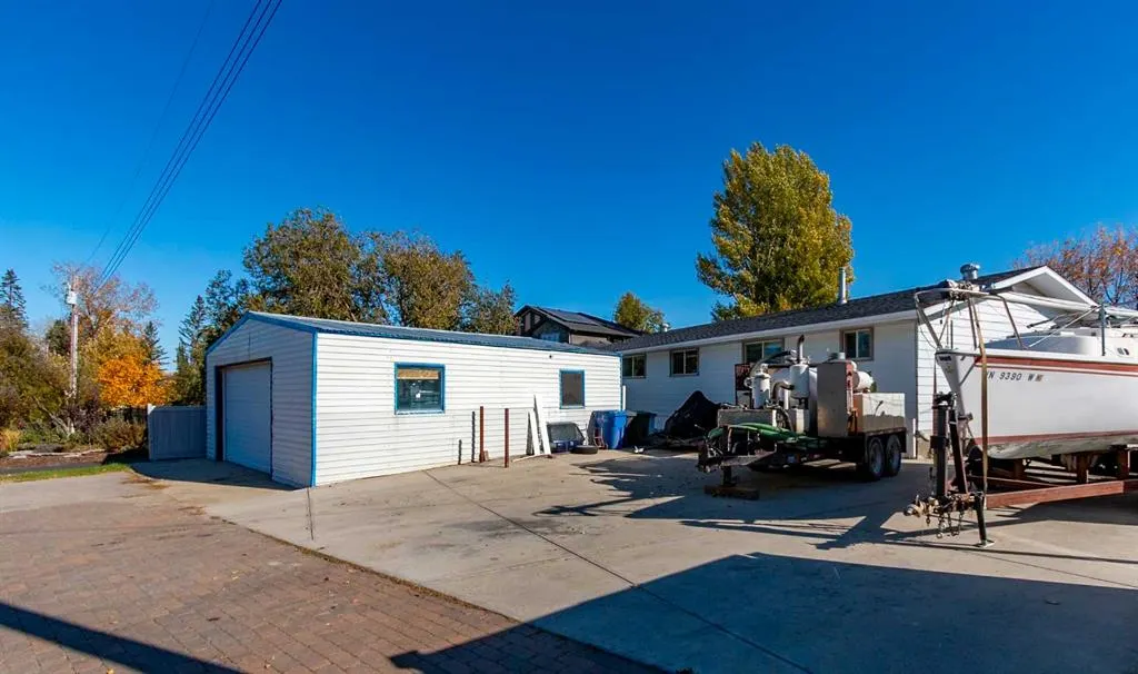 1044 West Chestermere Drive