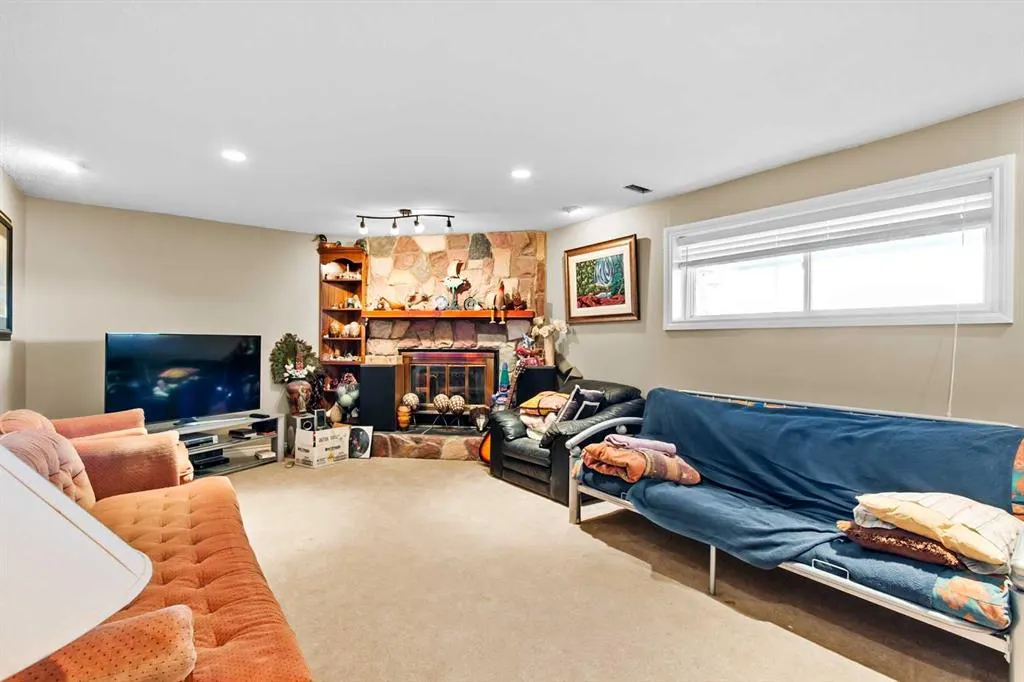 1044 West Chestermere Drive
