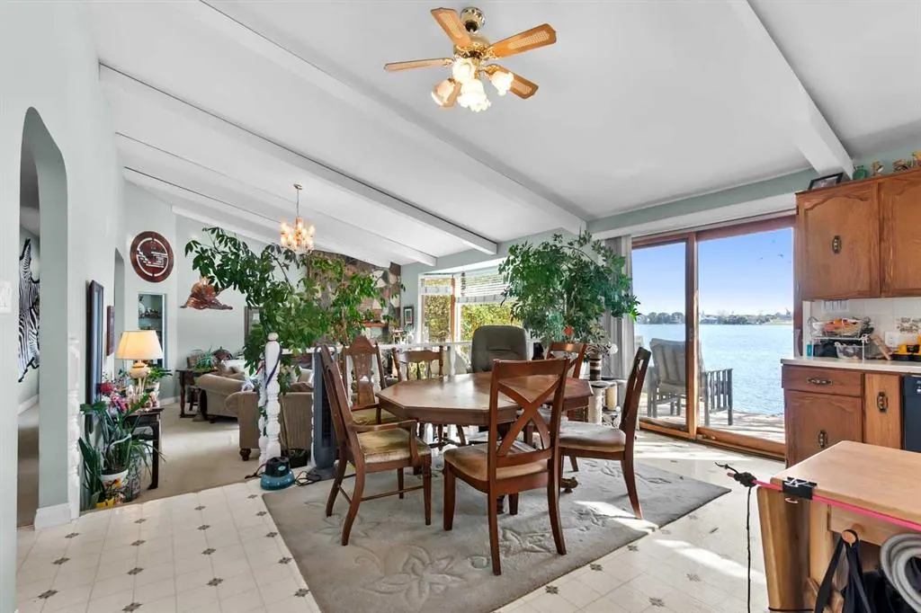 1044 West Chestermere Drive
