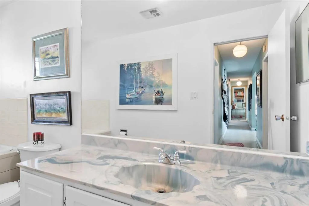 1044 West Chestermere Drive