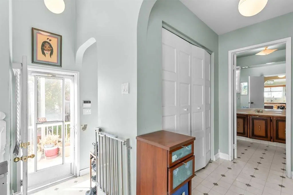 1044 West Chestermere Drive