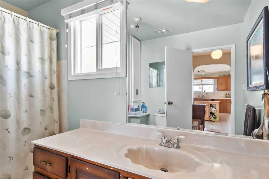 1044 West Chestermere Drive