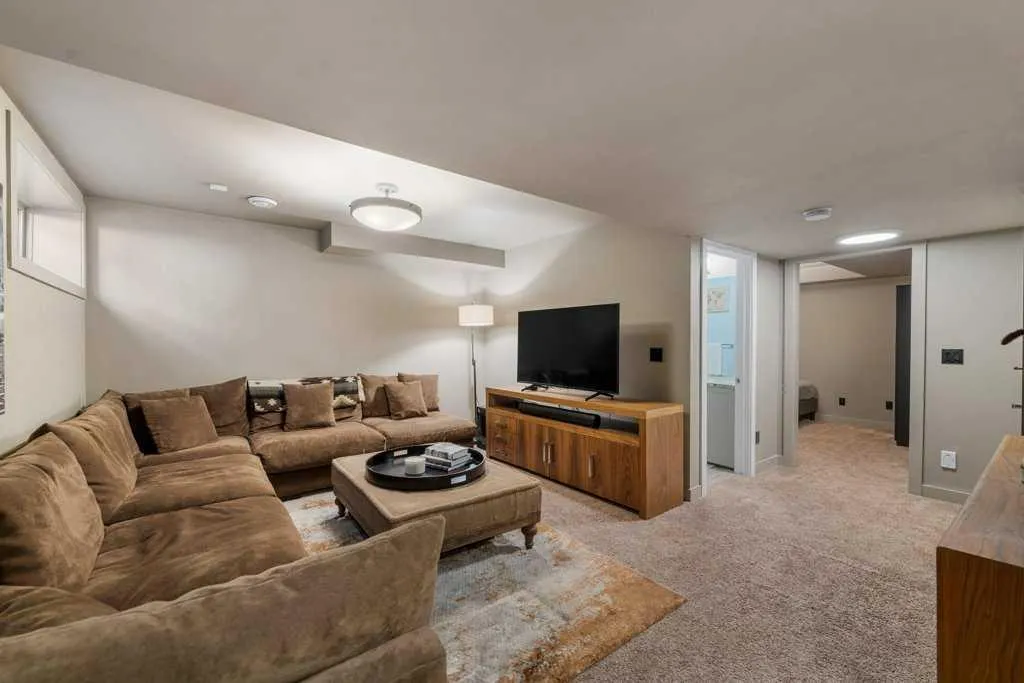 1926 36 Street SW, #2