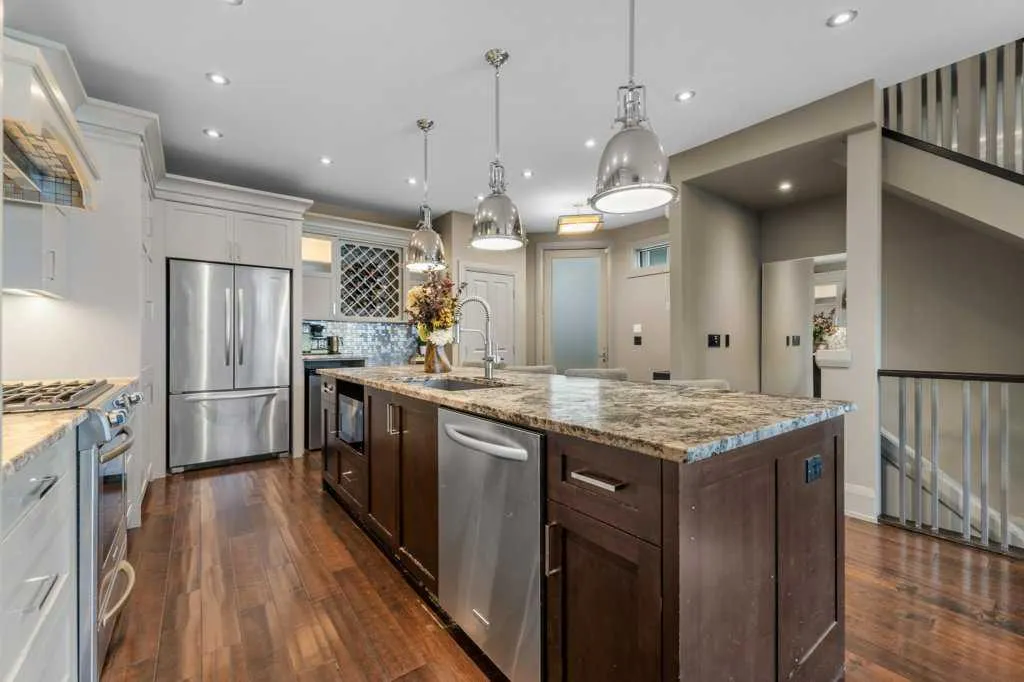1926 36 Street SW, #2