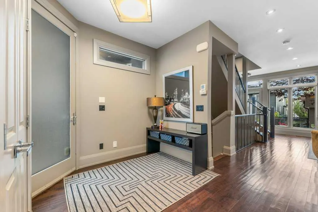1926 36 Street SW, #2