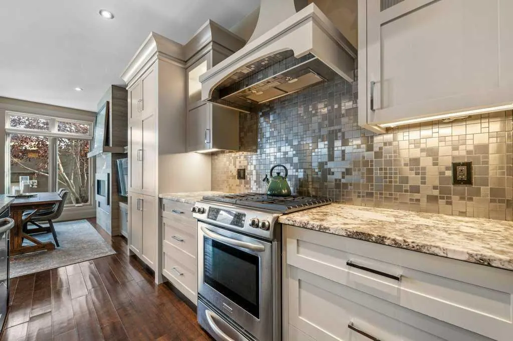 1926 36 Street SW, #2