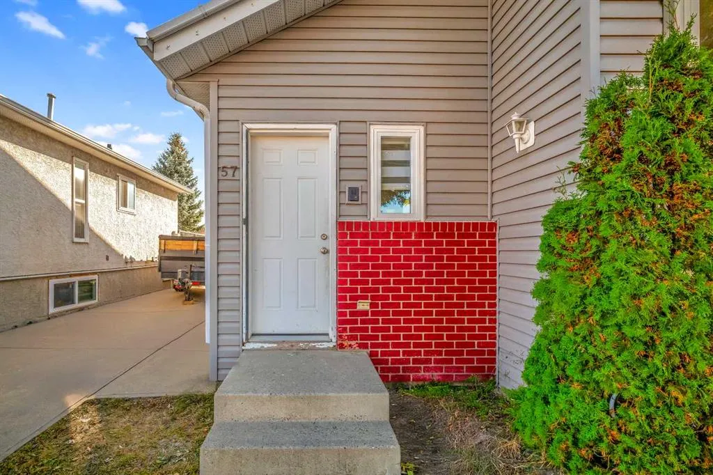 57 Martinview Crescent NE