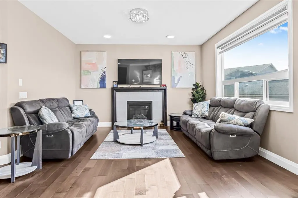39 Cornerstone Gardens NE