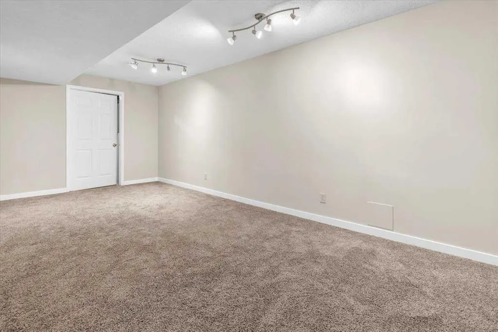 37 Douglasbank Rise SE