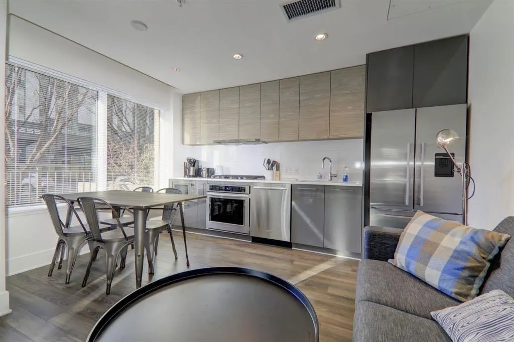 38 9 Street NE, #401
