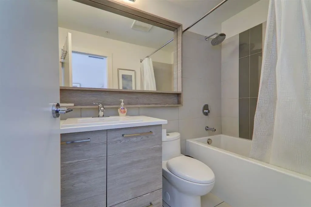 38 9 Street NE, #401