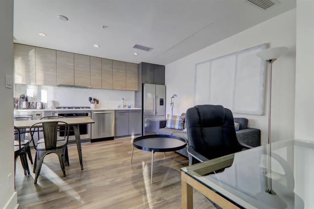 38 9 Street NE, #401