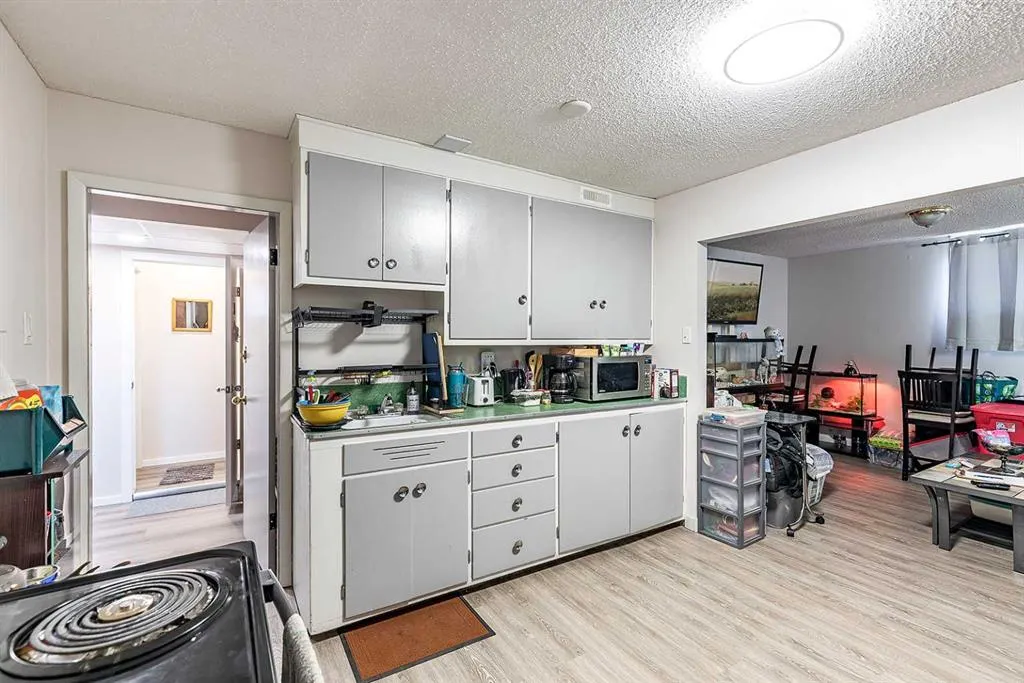 241 11 Street SW