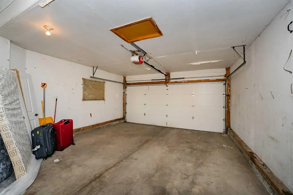 4 Del Ray Crescent NE