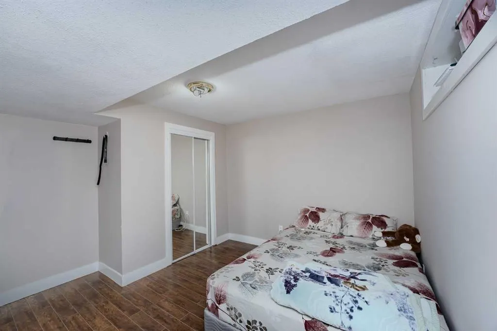 4 Del Ray Crescent NE