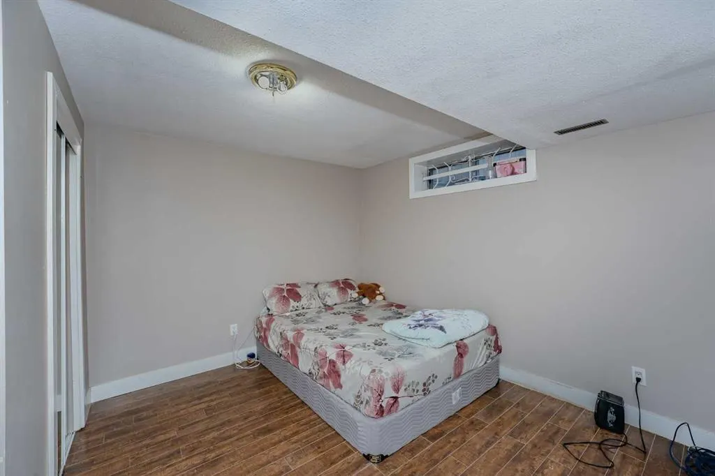 4 Del Ray Crescent NE
