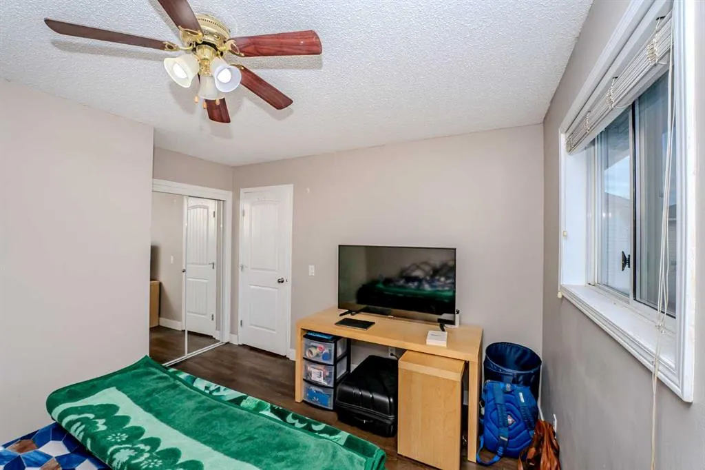 4 Del Ray Crescent NE