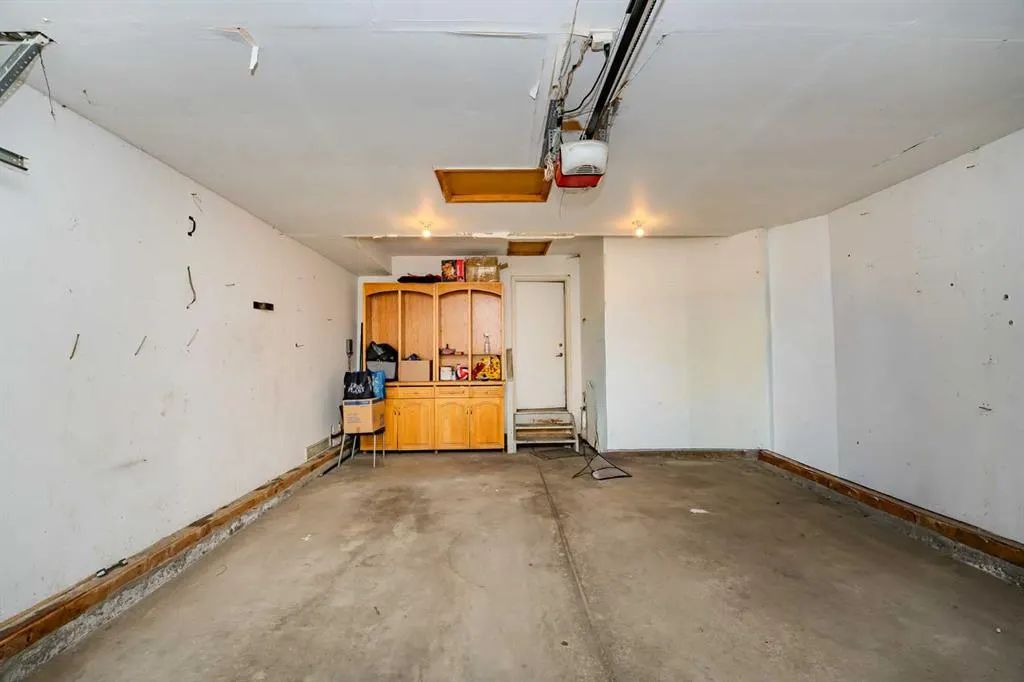 4 Del Ray Crescent NE