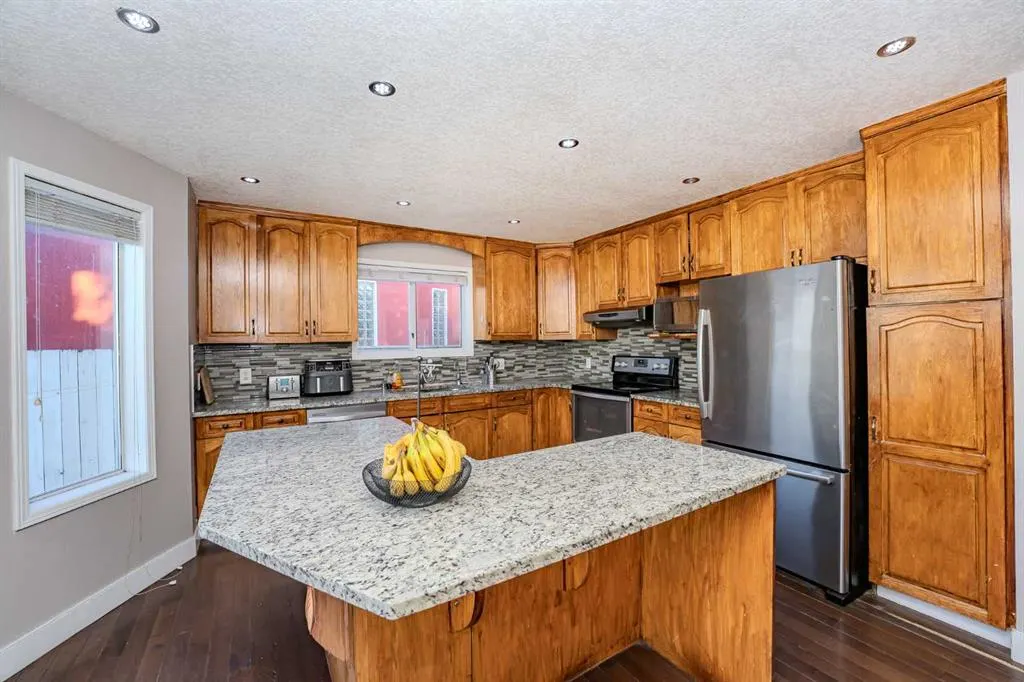 4 Del Ray Crescent NE