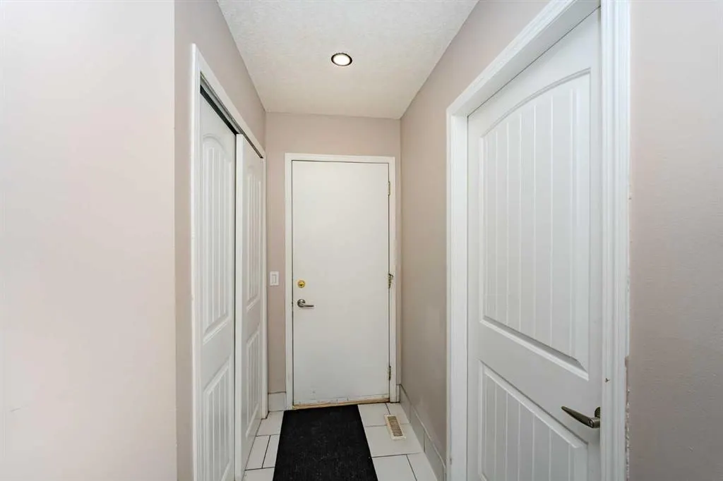4 Del Ray Crescent NE