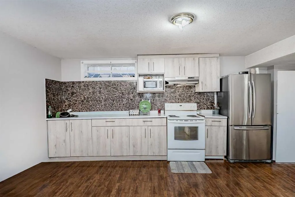 4 Del Ray Crescent NE