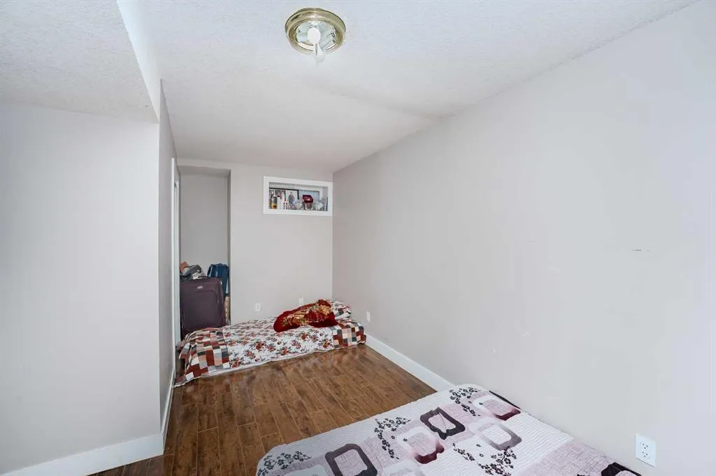 4 Del Ray Crescent NE