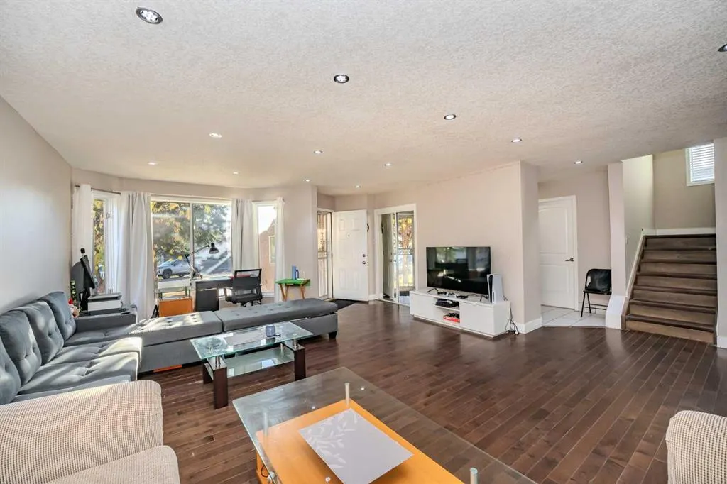 4 Del Ray Crescent NE