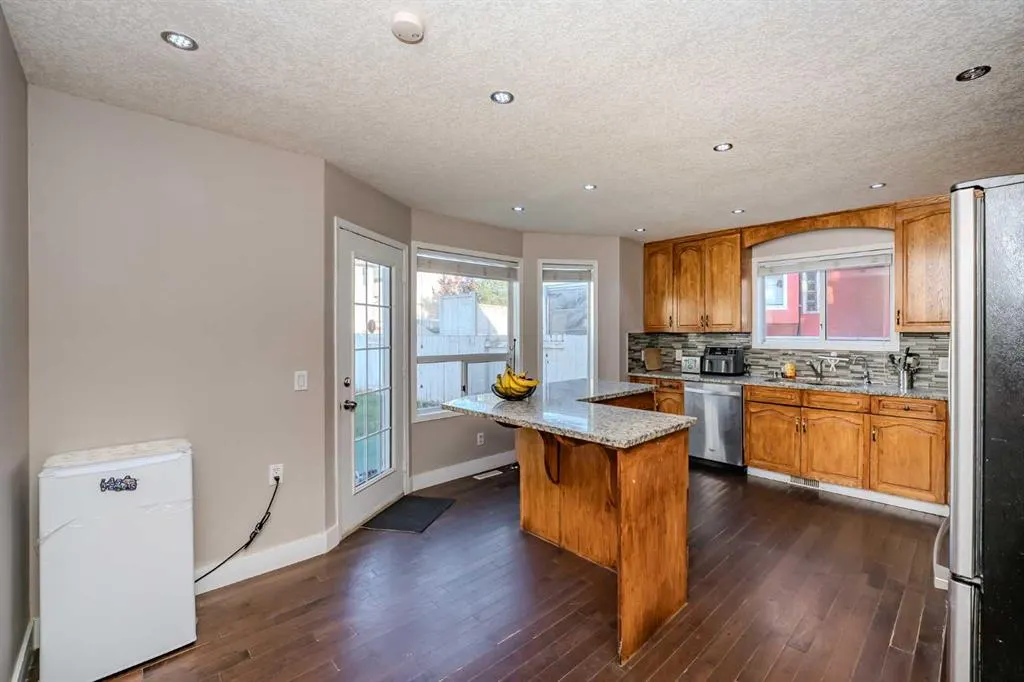 4 Del Ray Crescent NE