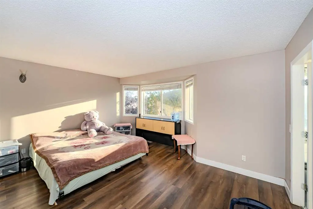 4 Del Ray Crescent NE
