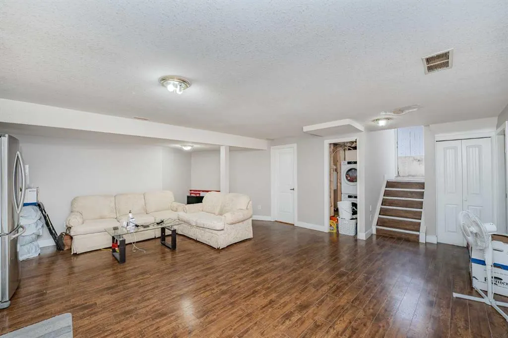 4 Del Ray Crescent NE