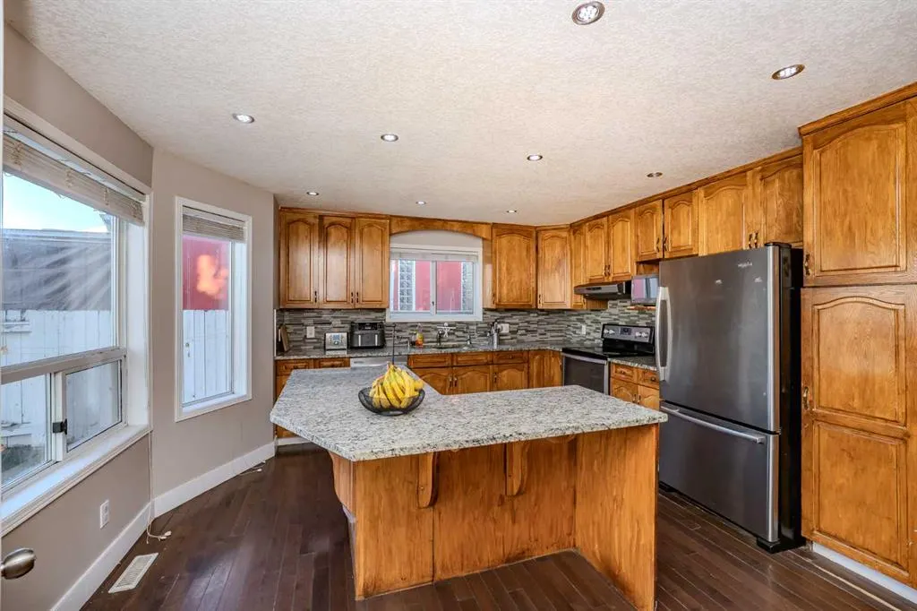 4 Del Ray Crescent NE