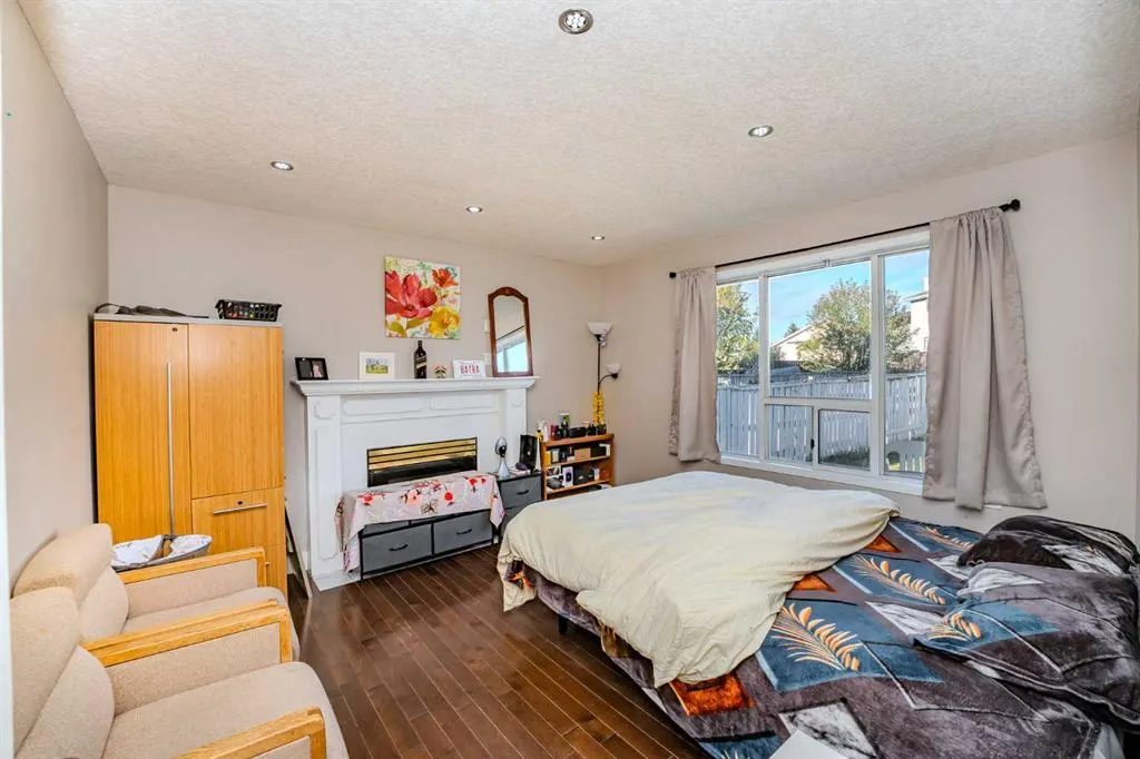 4 Del Ray Crescent NE