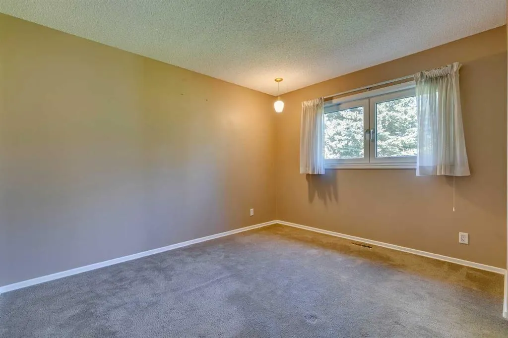 1257 Varsity Estates Road NW