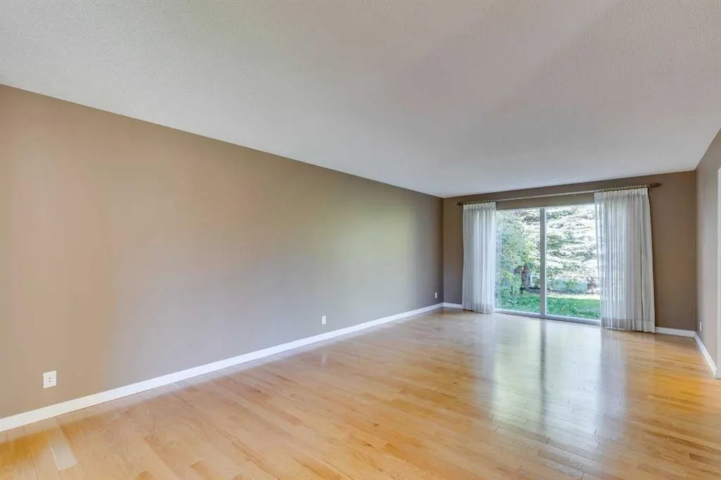1257 Varsity Estates Road NW