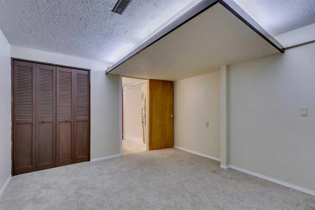 1257 Varsity Estates Road NW